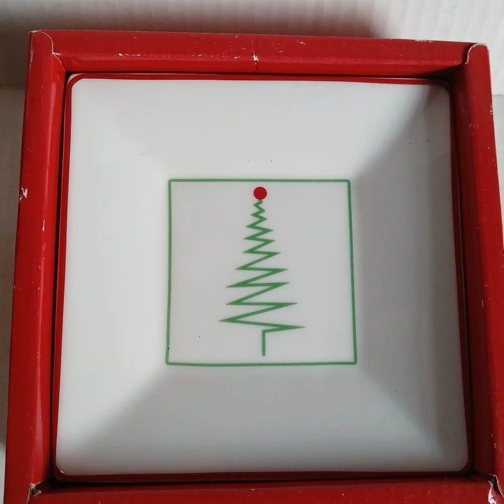 CRATE & BARREL Red Green 5.5